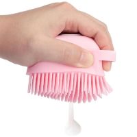 Силиконовая массажная щетка Silicone Massage Bath Brush с дозатором, Универсальная мочалка для массажа и купания с резервуаром для мыла
