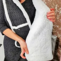 Зимняя двухсторонняя безрукавка шарф с карманами Huggle Pocket Scarf на флисе, Мягкий домашний плюшевый шарф жилетка на пуговицах Серый