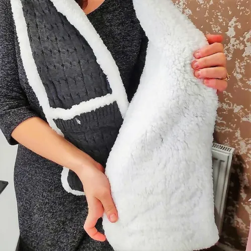 Зимняя двухсторонняя безрукавка шарф с карманами Huggle Pocket Scarf на флисе, Мягкий домашний плюшевый шарф жилетка на пуговицах Серый