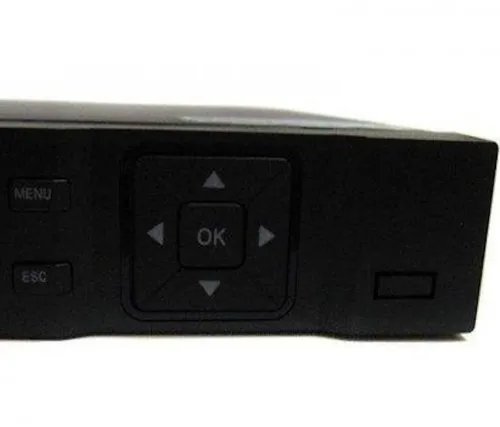 Провідний відеореєстратор DVR UKC CAD 1204 AHD 4 канальний, мережевий IP реєстратор на 4 камери для відеоспостереження і управління камерами Чорний