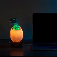 Дитячий настільний світильник Sunroz 3D Dinosaur lamp, Дитяча акумуляторна rgb лампа нічник динозавр в яйці на підставці 16 кольорів з пультом ДУ
