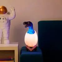 Дитячий настільний світильник Sunroz 3D Dinosaur lamp, Дитяча акумуляторна rgb лампа нічник динозавр в яйці на підставці 16 кольорів з пультом ДУ