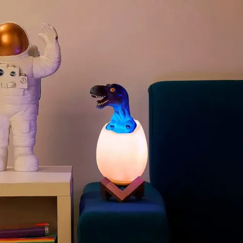 Дитячий настільний світильник Sunroz 3D Dinosaur lamp, Дитяча акумуляторна rgb лампа нічник динозавр в яйці на підставці 16 кольорів з пультом ДУ