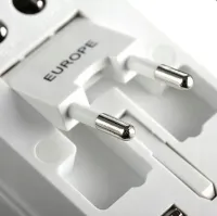 Універсальний мережевий перехідник штекер в розетку 1000 mA Universal adaptor SL-823 2USB, Адаптер для розетки EU UK US CA Japan з юсб для подорожей