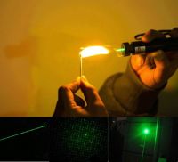 Потужна лазерна указка Green Laser Pointer YL - 303 1000mw, акумуляторний зелений лазер з ключем BL-303 діодний з насадкою ефектів для презентації