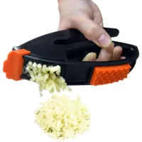 Багатофункціональний подрібнювач часнику очищувач Multifunctional Garlic Presser YFZ-061 часничниця, ручний прес овощечистка терка для овочів
